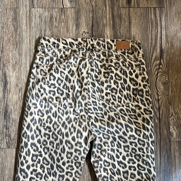 Judy Blue Cool Cat Leopard Print Fit and Flare Jeans - Picture 11 of 13